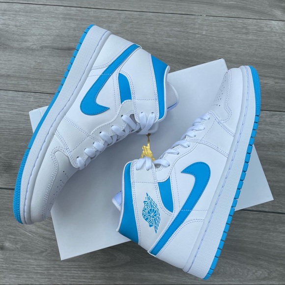 Air Jordan 1 mid UNC women - Picture 8 of 9